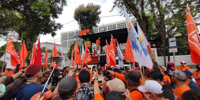 May Day, Buruh Demo di Kantor KPU,  Tolak Slogan 'Ambil Uangnya, Jangan Pilih Orangnya'