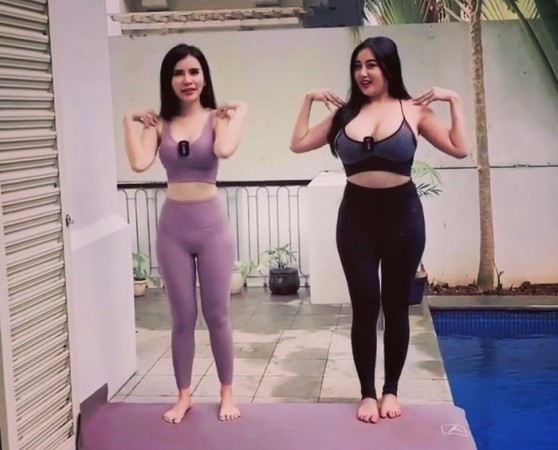 Seksi Abis! Pamela Safitri Duet Basah dengan Maria Vania di Kolam Renang