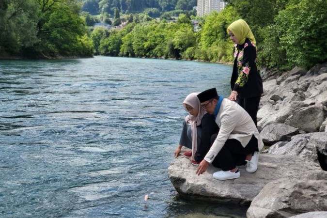 Unggah Foto Terakhir dengan Eril, Istri Kang Emil: 12 Hari Telah Berlalu Kamu di Mana? Di Mana, Ril? Sini Pula