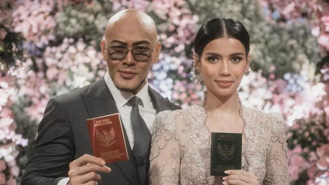 Nikahi Sabrina, Deddy Corbuzier Pamer Jadi Pria Pertama yang Dicium Istrinya