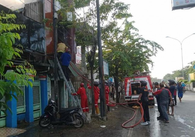 Diduga Korsleting Listrik, Rumah Kosong di Brebes Terbakar