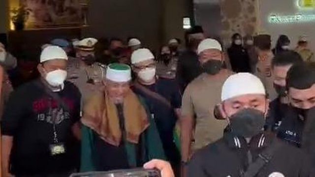 Pimpinan Khilafatul Muslimin Abdul Qadir Ditangkap dan Dibawa ke Jakarta usai Subuh