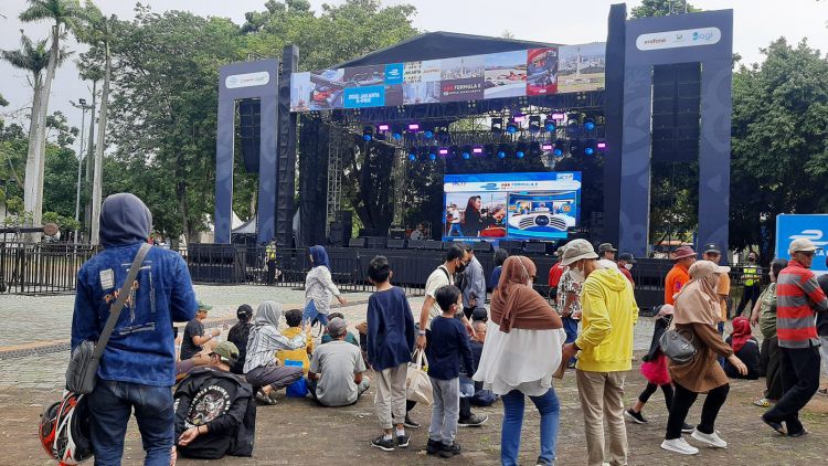 Ratusan Warga Tak Bisa Beli Tiket Nonton Balapan di Sirkuit Gelar Nobar Formula E