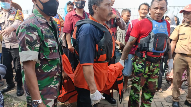 4 Jam Tenggelam, Bocah 9 Tahun yang Terjatuh ke Embung saat Mencari Ikan Ditemukan