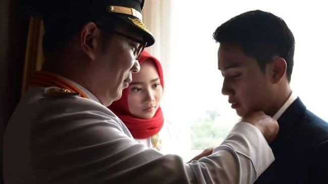 Tulis Pesan Menyentuh, Jokowi Sebut Ridwan Kamil dan Atalia sebagai Teladan