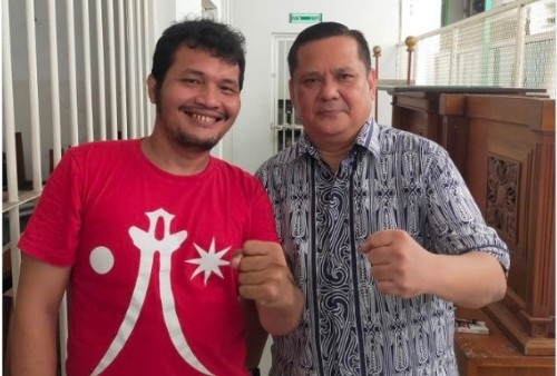Mengaku Kafir, Nicho Silalahi Foto Bareng Jenderal Napoleon: Saya Berterimakasih Sudah Tindak Penista Agama