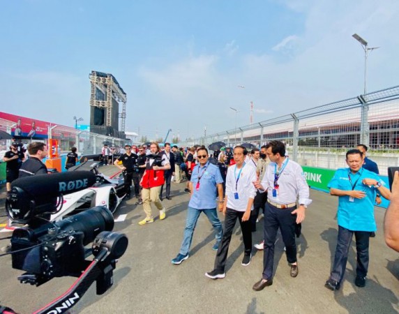 Benar-benar Datang, Jokowi Hadir di Sirkuit Formula E Ancol, Sempat Memasuki Trek Balapan