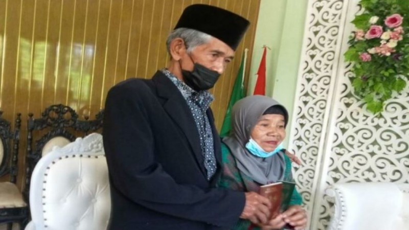 Kakek 93 Tahun di Klaten, Jateng, Nikahi Nenek 71 Tahun, Penghulu: Sukses Ucapkan Ijab Kabul Tanpa Diulang