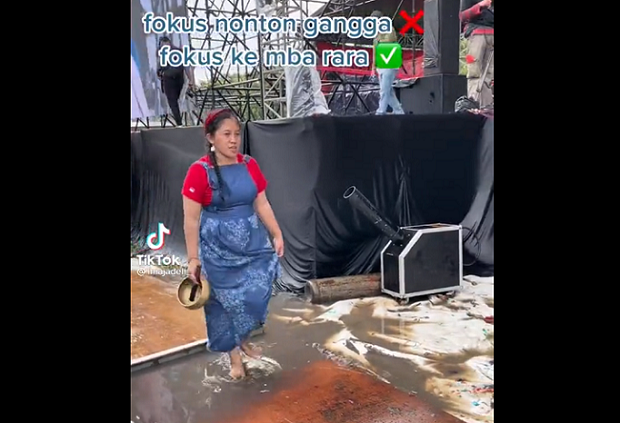 Mbak Rara Trending Lagi usai Pawangi Konser Musik Tetapi Hujan Malah Turun Berkali-kali