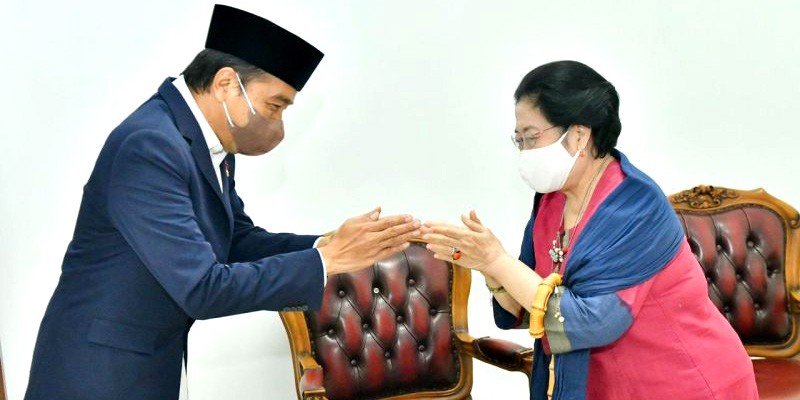 Mainkan Politik Ular, Jokowi Disebut Tidak Tulus saat Puji Megawati sebagai Sosok Ibu