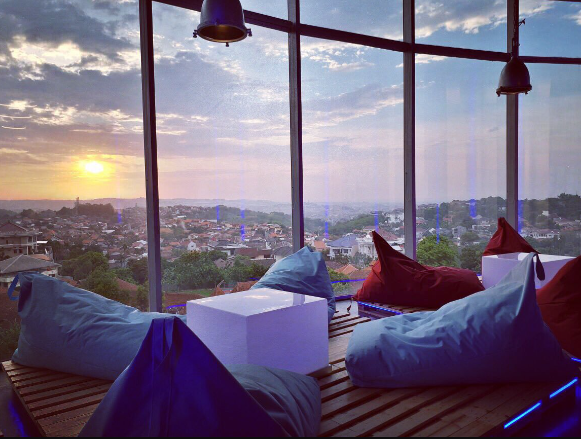 Gak Seru Kalau Belum Coba 5 Cafe Estetik dengan Live Music di Semarang Ini, Harga Menunya Murah-murah!