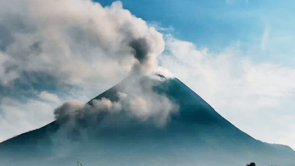 9 Sosok Mistis Penunggu Gunung Merapi, Salah Satunya Penyebab Erupsi
