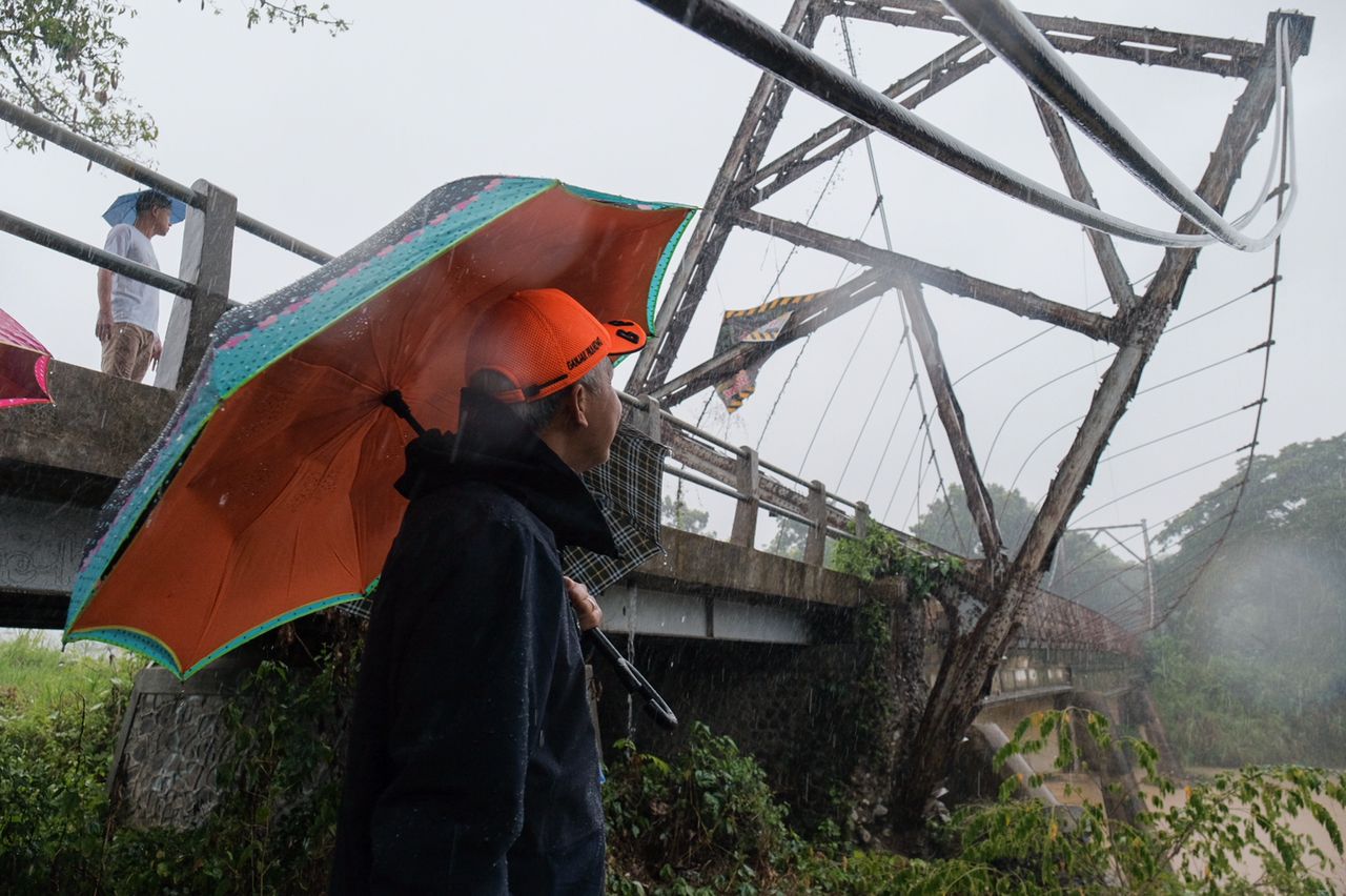 Berbahaya, Ganjar Akan Surati Perhutani untuk Selesaikan Perbaikan Jembatan yang Rusak Diterjang Banjir