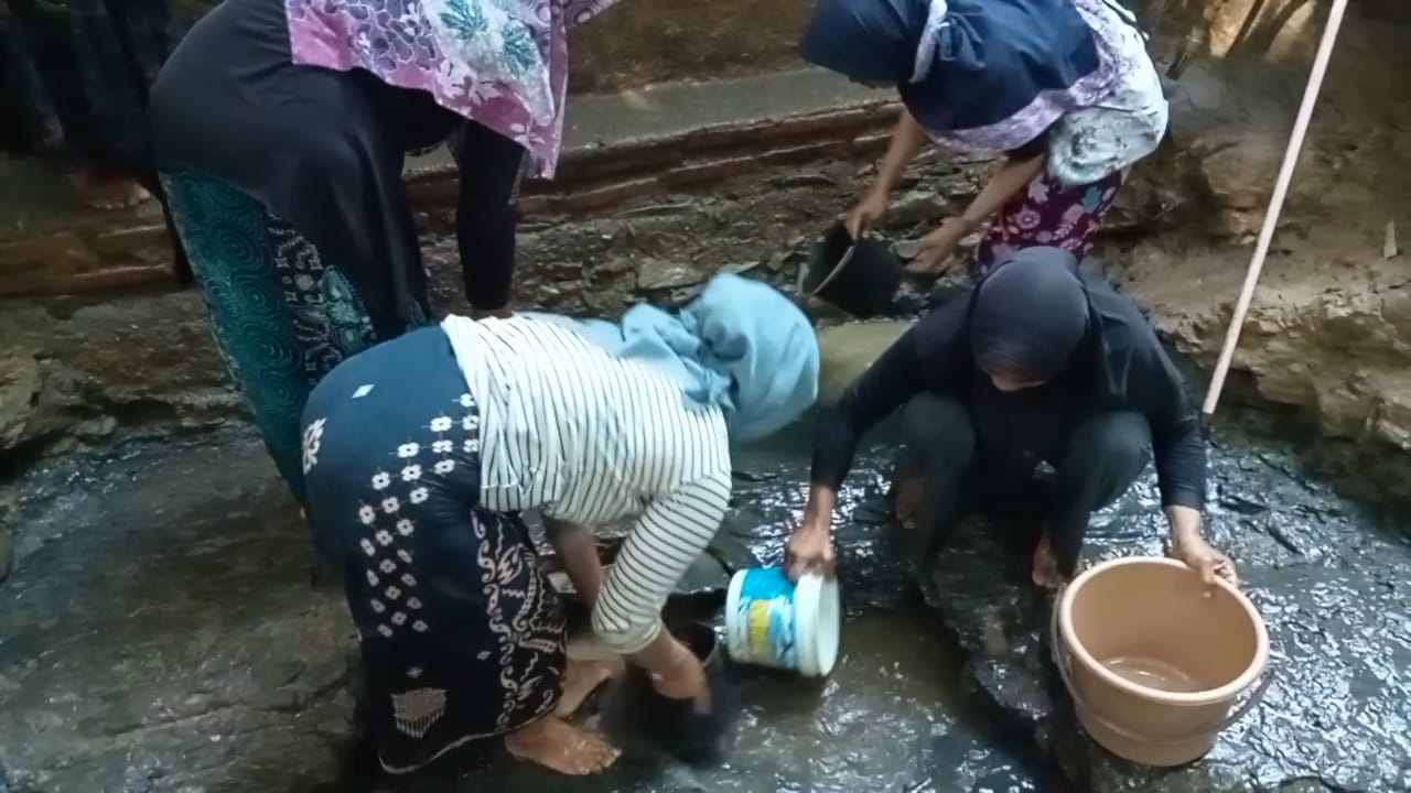Memprihatinkan! Krisis Air Bersih Bikin Warga Kedungwungu Kabupaten Tegal Terpaksa Lakukan Ini