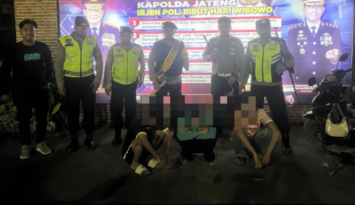 4 Terduga Anggota Gangster di Tegal Diamankan Polisi Beserta Sajam, Seorang diantaranya Perempuan