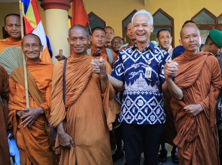 Mengejutkan! Biksu Thudong Minta Ini saat Disapa Ganjar di Kabupaten Semarang
