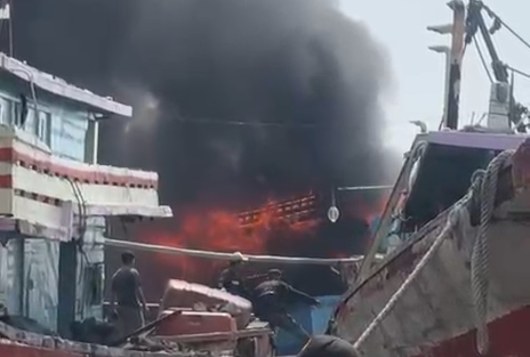 Kebakaran Kapal di Pelabuhan Tegal, Diduga Ini Penyebabnya
