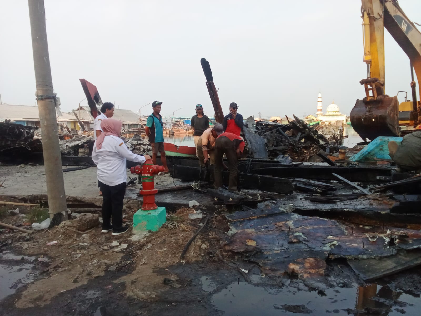 Setahun Karam, 60 Bangkai Kapal yang Terbakar di Pelabuhan Jongor Tegal Dievakuasi