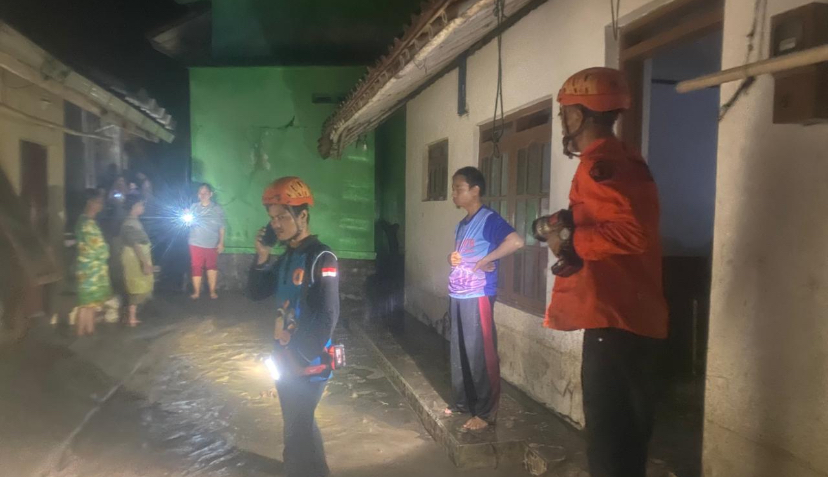 Dua Orang yang Terbawa Arus Banjir di Brebes Selatan Ditemukan Meninggal Dunia