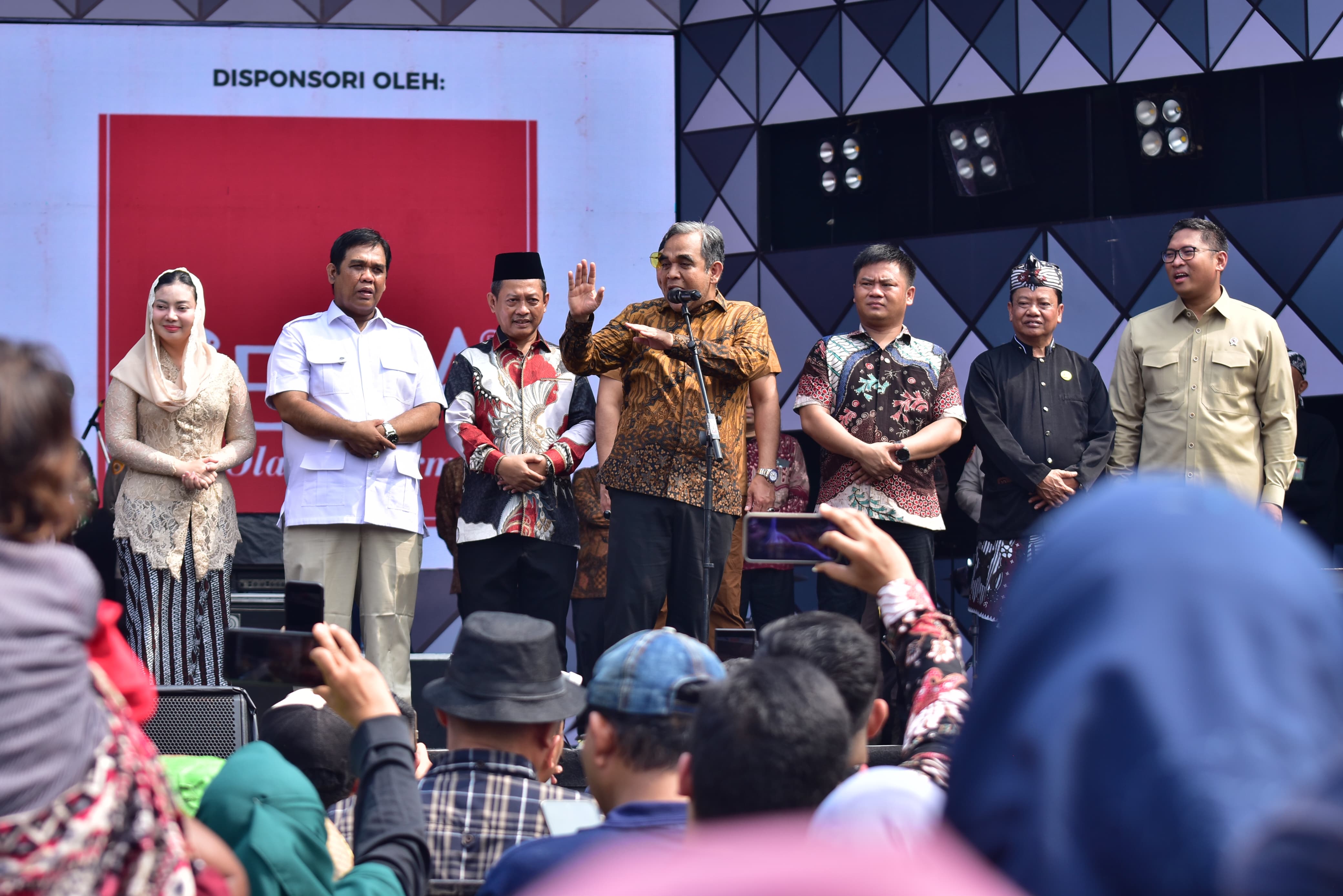 Bupati Tegal dan Wakilnya Puji Festival Bawang Merah Brebes 2025