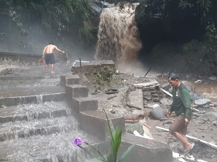 Banjir Bandang Rusak Pancuran 13 Obyek Wisata Guci Tegal