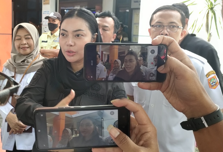 Wajib Pajak Membludak, Bupati Sidak Layanan Samsat di Brebes