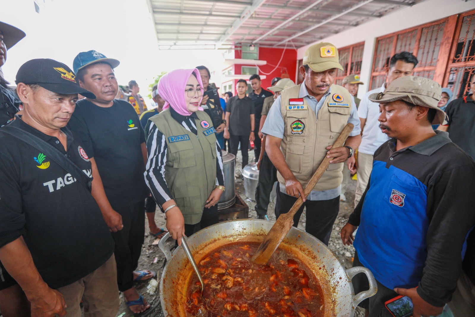 Grobogan Dilanda Banjir, Pj Gubernur Jateng Tinjau dan Serahkan Bantuan Senilai Rp293 Juta Lebih  