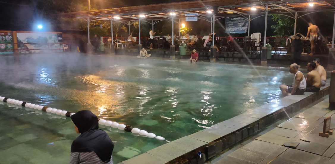 6 Rekomendasi Pemandian Air Panas Buka 24 Jam di Jawa Tengah