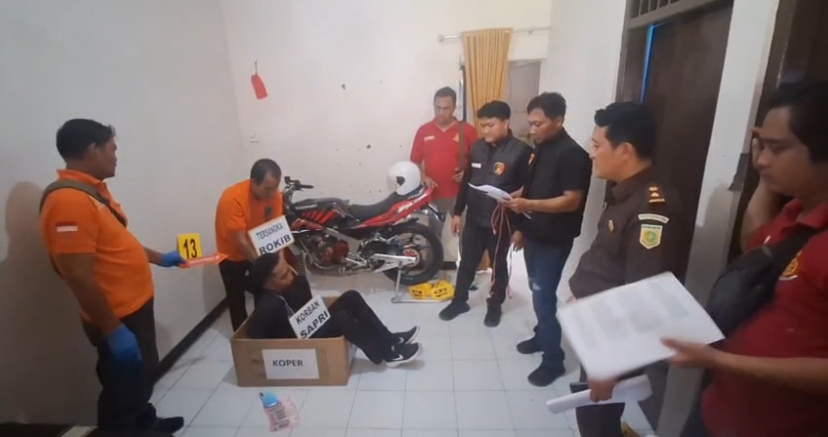 Penemuan Mayat Dalam Koper di Brebes Direkonstruksi, Pelaku Peragakan 23 Adegan