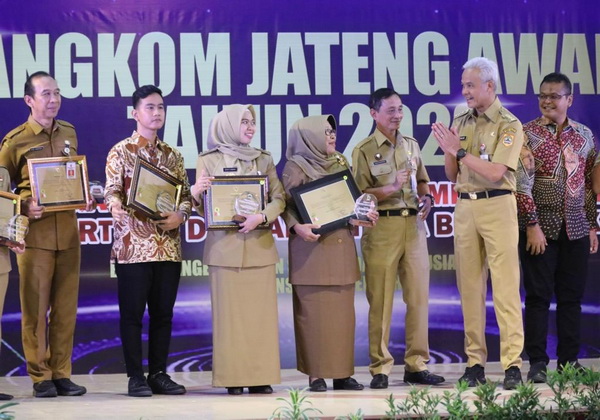 Daftar Kabupaten Kota Peraih Bangkom Jateng Award 2023, Ganjar Minta Kepala Dearah Jadi Inspirator Inovatif