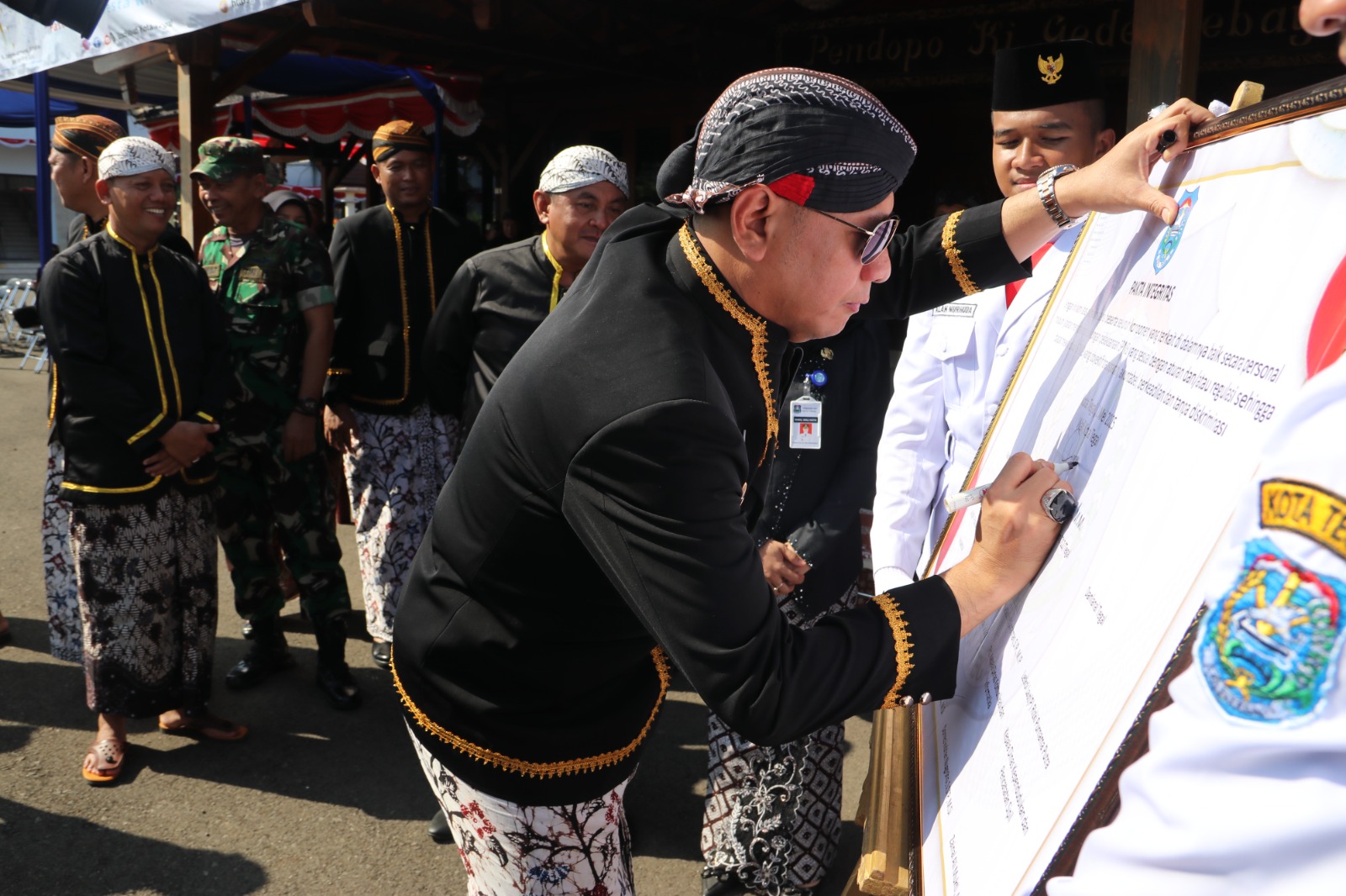 Wali Kota dan Forkopimda Tandatangani Pakta Integritas SPMB 2025 di Tegal yang Transparan