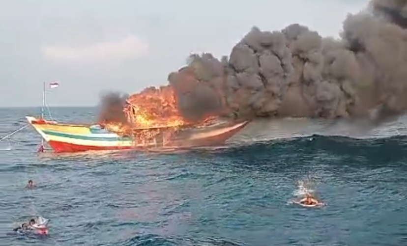 KM Kramat Jati Terbakar di Perairan Karimunjawa, Belasan ABK Berasal dari Brebes