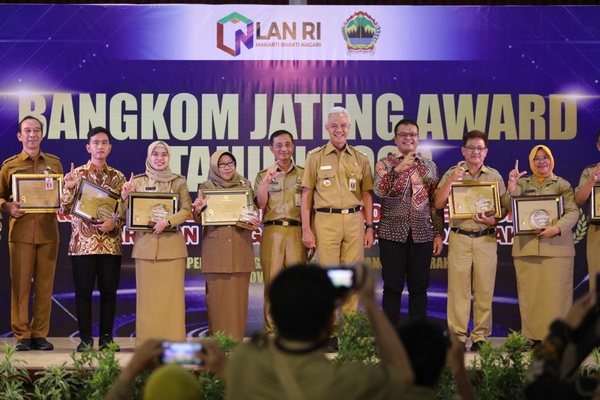 Kereen! Kabupaten Tegal Raih Penghargaan Bangkom Jateng Award 2023