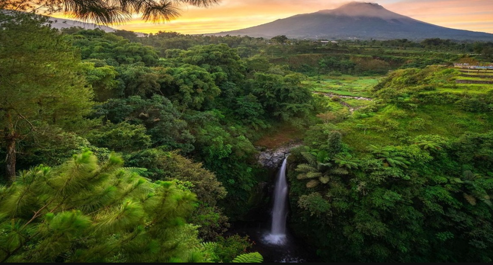 Healing di Tuin van Java? Eksplor 5 Wisata Alam Magelang dekat Merapi Ini!