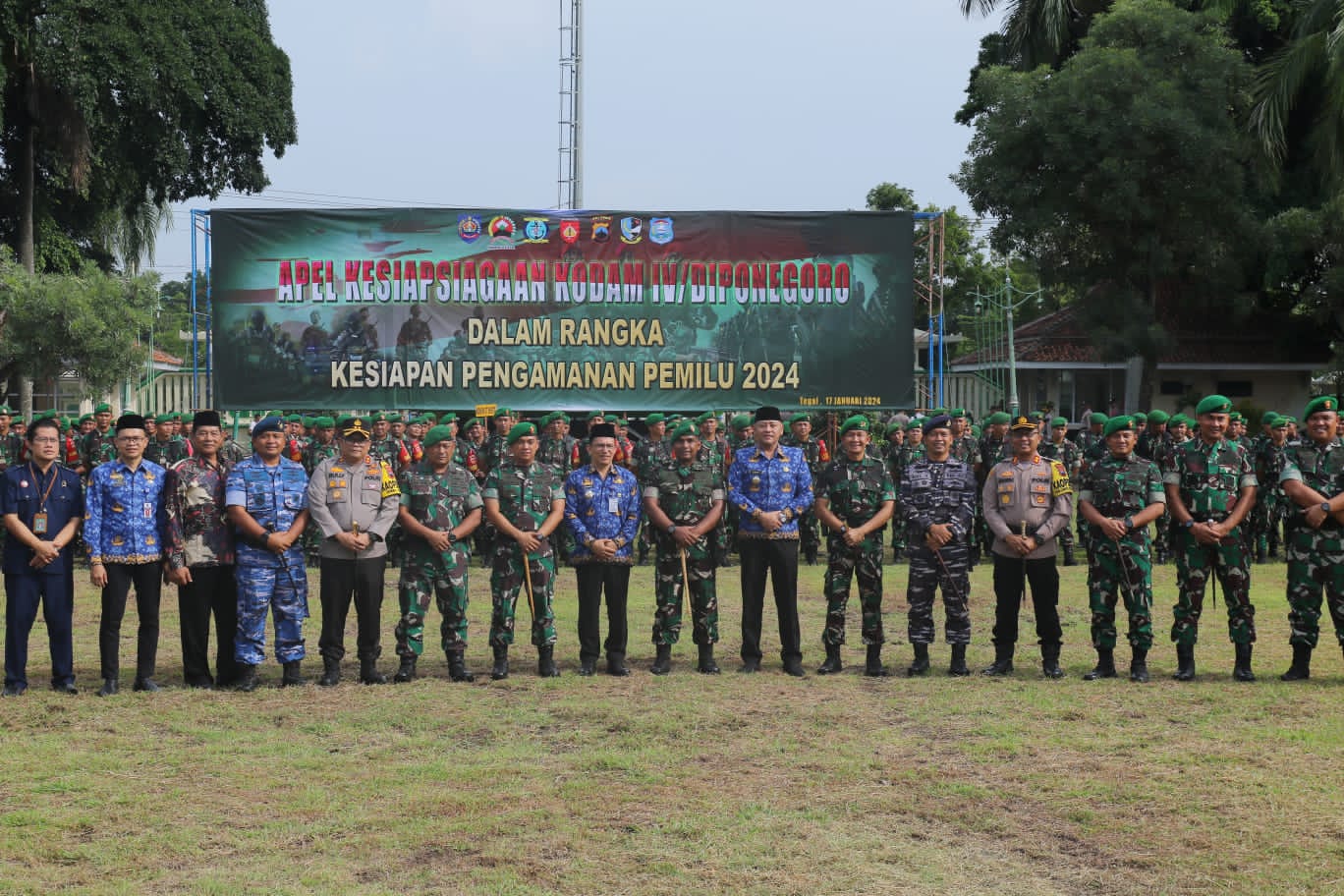 Gelar Apel Kesiapsiagaan Pemilu 2024 di Kabupaten Tegal, Pangdam IV/Diponegoro Ingatkan Netralitas TNI-Polri