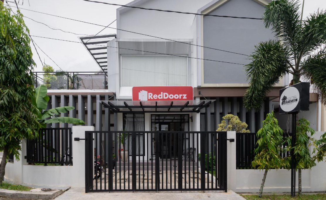 5 Rekomendasi RedDoorz Syariah Dekat Terminal Bus Pekalongan, Paling Worth It!