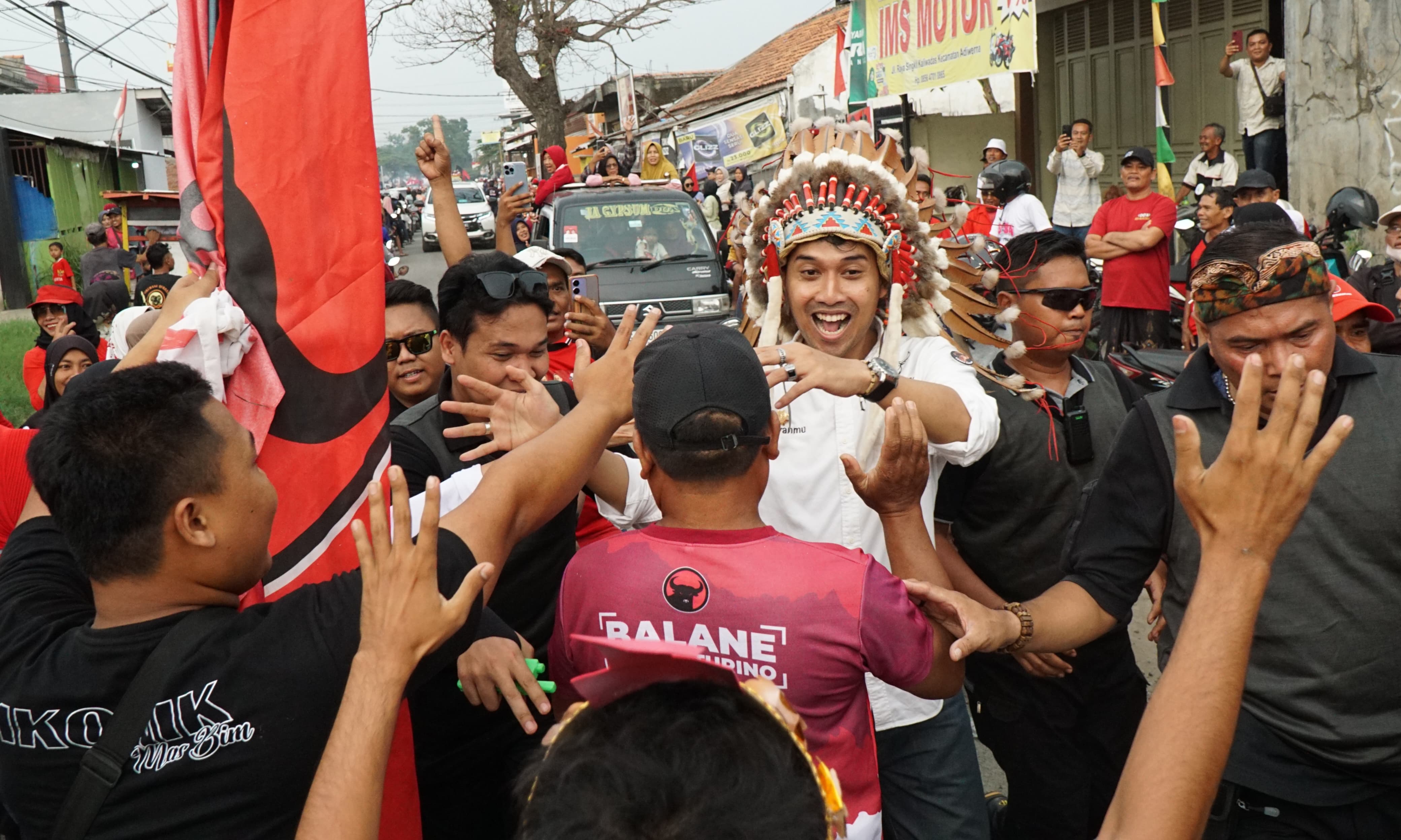 Cinta Bima-Mujab, Warga Rela Tidak Dibayar dan Keluar Uang Sendiri Datang ke ‘Hajatan Bisa Dadi Siji’ 