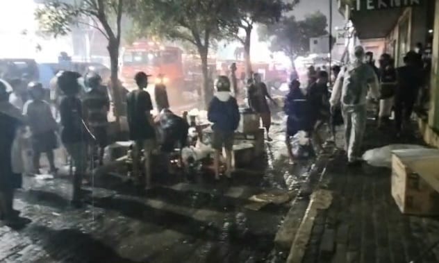 Tiga Unit Pemadam Dikerahkan untuk Tangani Pasar Pagi Pemalang yang Terbaka