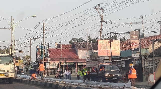 Jalur Pantura Brebes-Pemalang Diperbaiki, Sambut Arus Mudik Nataru 2024