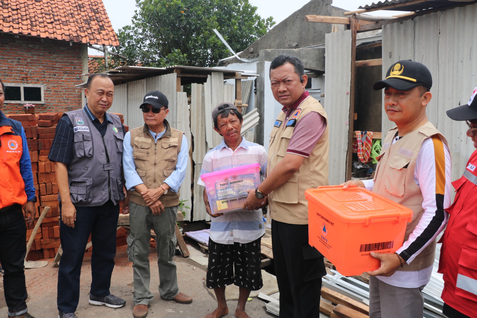 Rumah Warganya Rusak Tertimpa Pohon Tumbang, Ini yang Dilakukan Pj Wali Kota Tegal