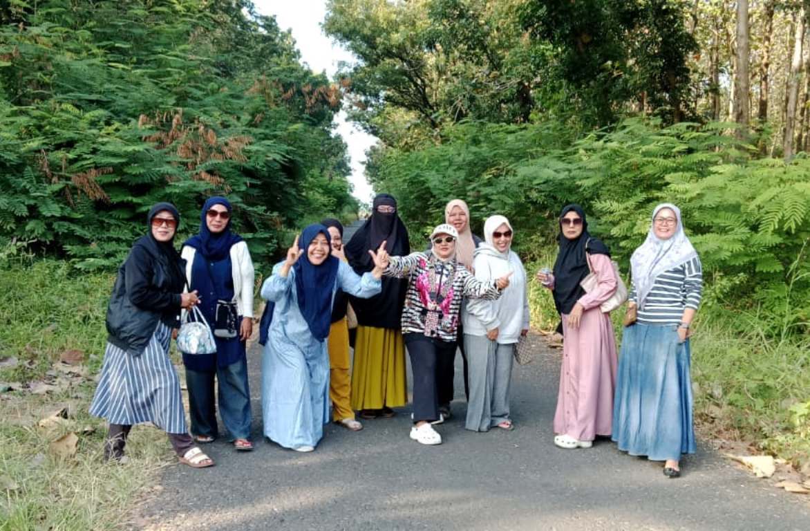 Aksi Perempuan Balapulang Tegal Jaga Hutan Jati Demi Udara Bersih Anak Cucu