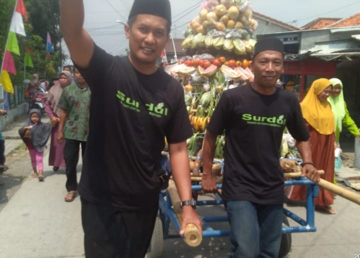 Warga Pesurungan Kidul Tegal Berebeut Gunungan Sedekah Bumi