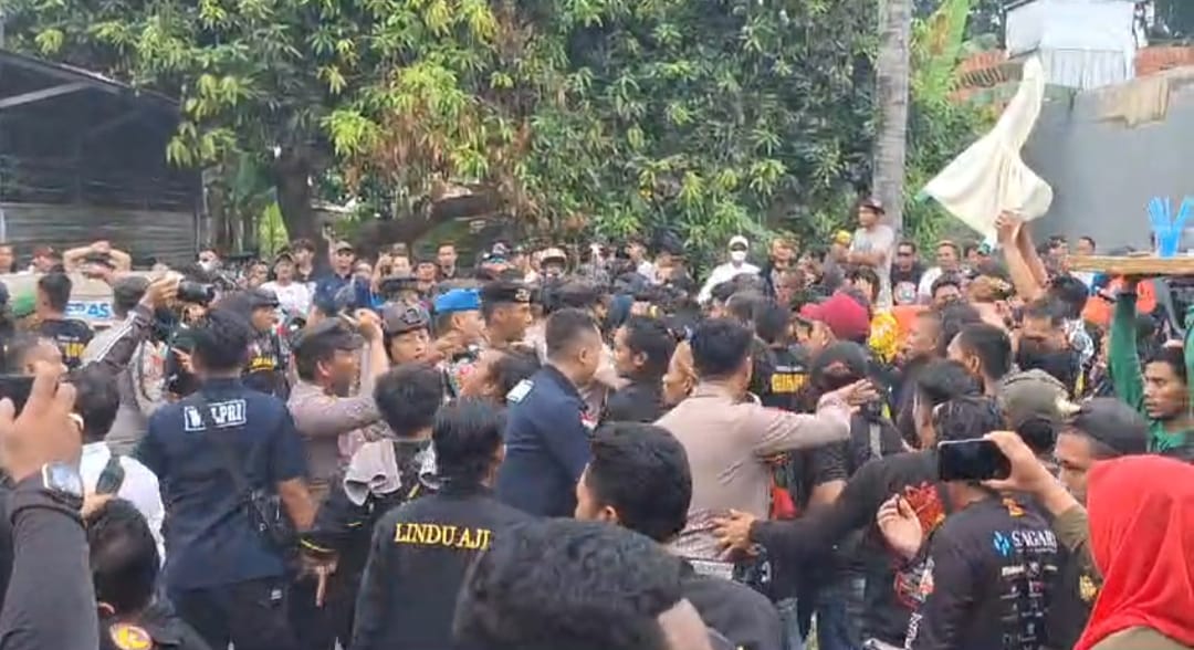 Pengundian Nomor Urut Paslon di Pekalongan Ricuh, Pendukung Saling Lempar Batu 