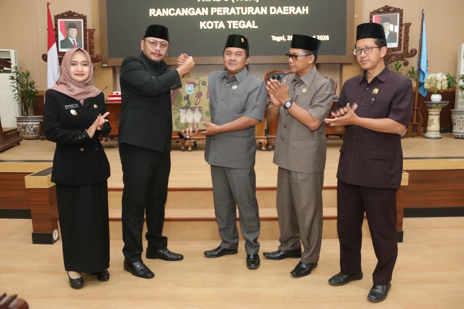 Wali Kota Tegal Sampaikan Tiga Raperda Prioritas