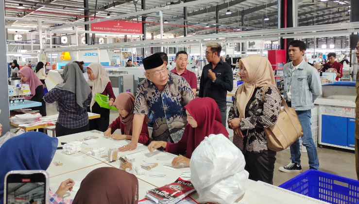 Dugaan Pungli Tenaga Kerja Diadukan ke DPRD, Komisi II Sidak Perusahaan di Brebes