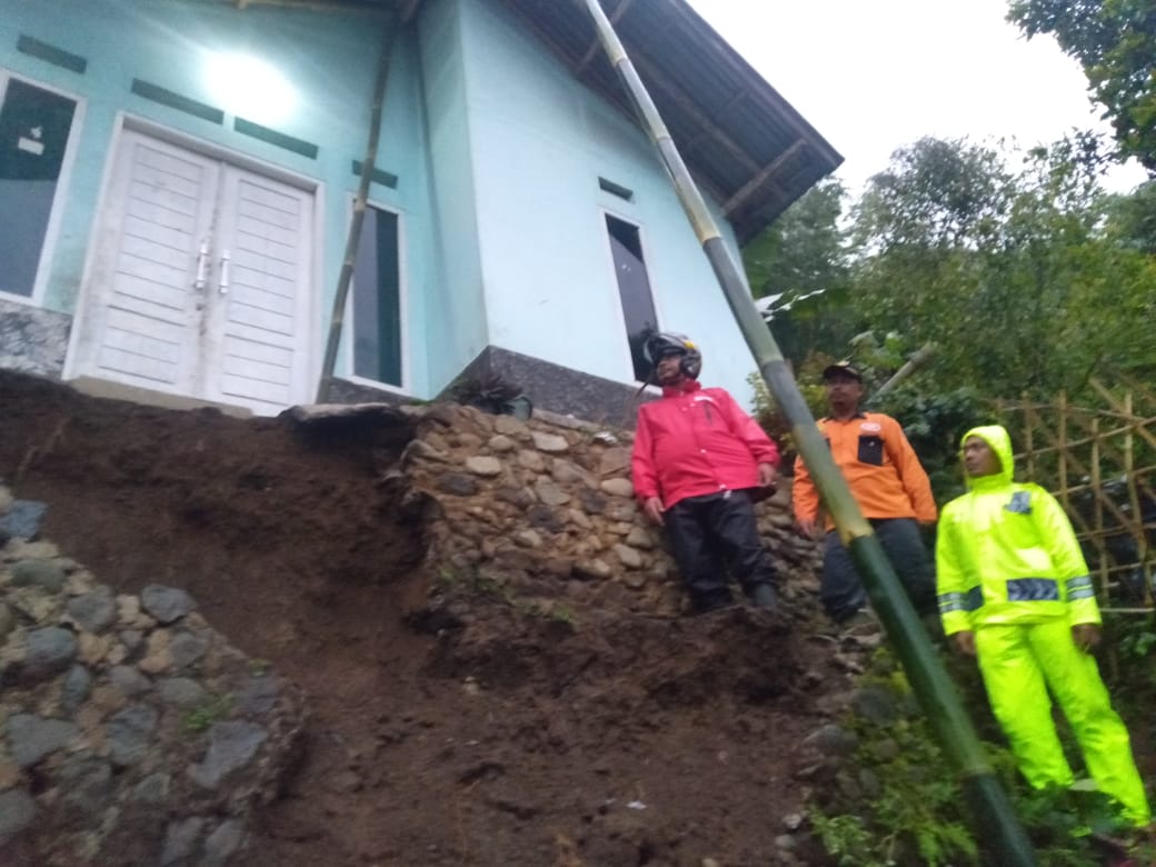 Bumijawa Tegal Dilanda Bencana Tanah Longsor, 8 Rumah Rusak dan 6 Orang Luka-luka