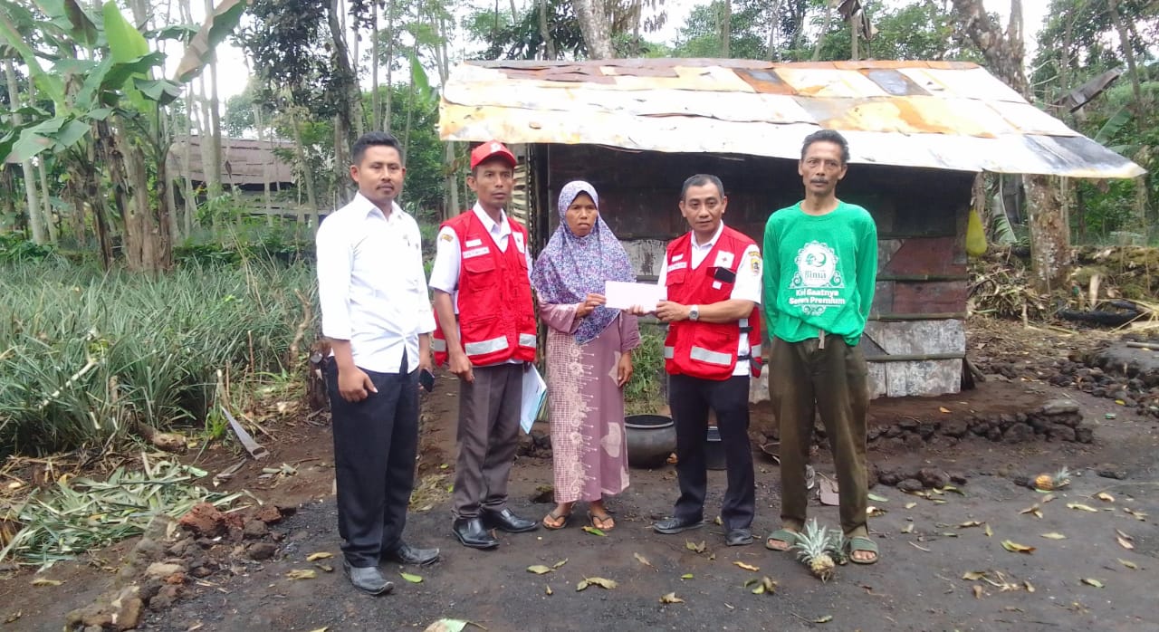 Kebakaran Rumah di Dusun Gembol Mendelem, PMI Kecamatan Belik Gercep Gelontor Bantuan 