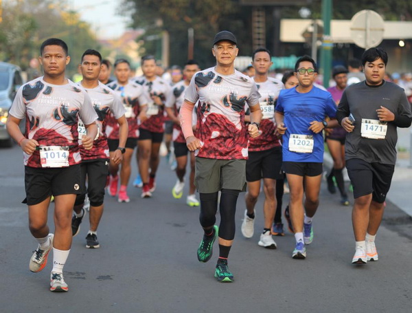 Usai Operasi Copot Pen, Ganjar Tetap Ikut Lari Meriahkan Bank Jateng Friendship Run 2023 Yogyakarta 