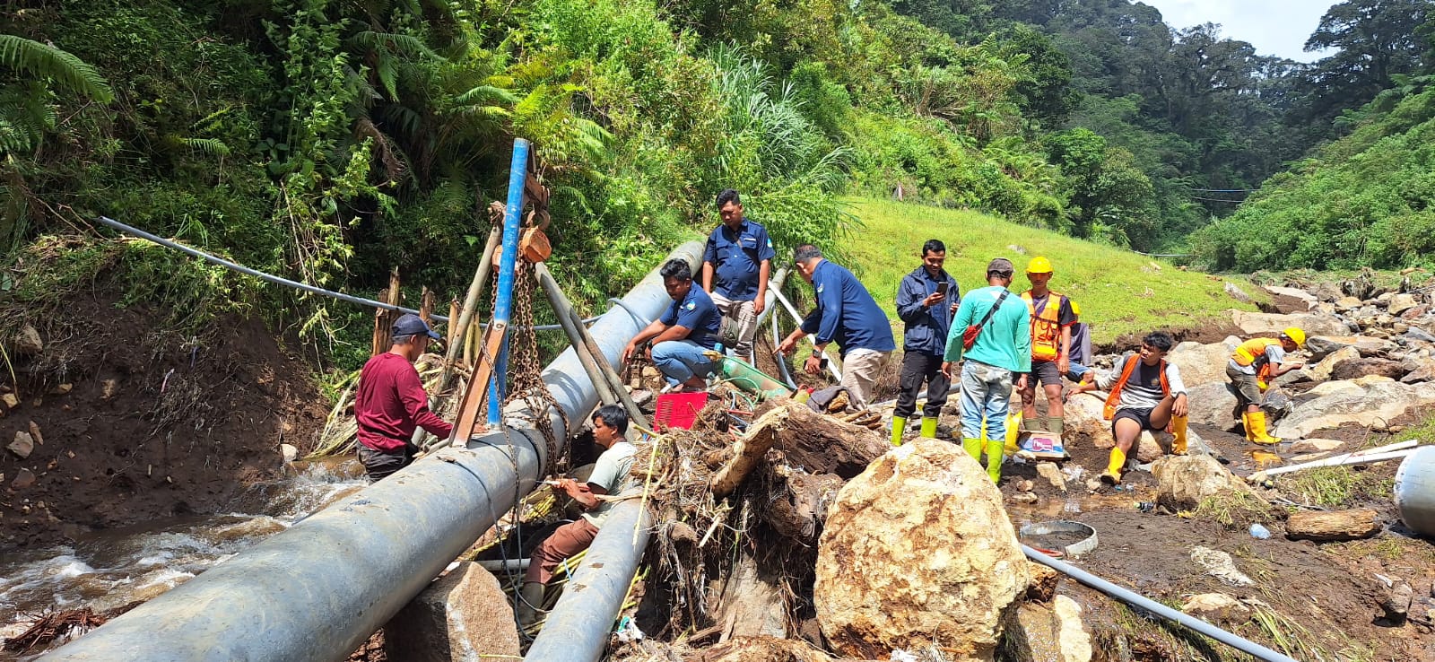 Terdampak Banjir Bandang, Perbaikan 2 Jembatan Distribusi Air PDAM Kabupaten Tegal Dikebut 