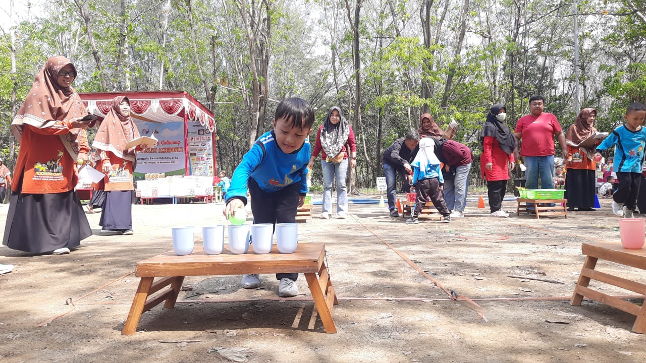 Bertabur Hadiah, Family Gathering Azzurofah di Tegal Berlangsung Meriah dan Menyenangkan